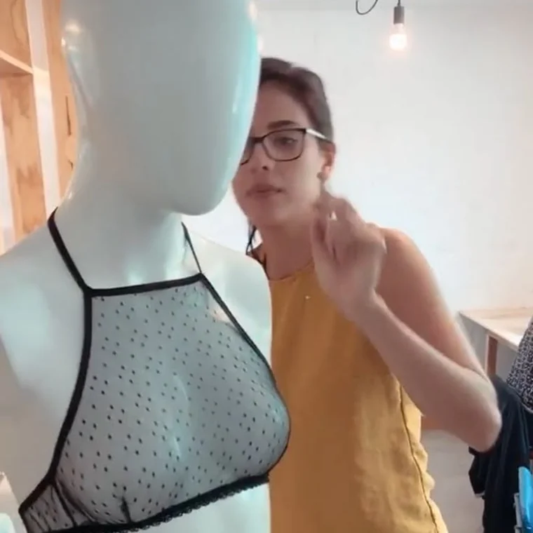 Bralette de tul de puntos hecho por una alumna