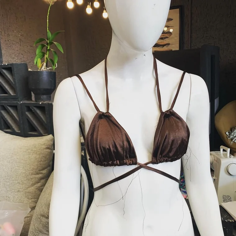Bikini de tiras hecho por una alumna
