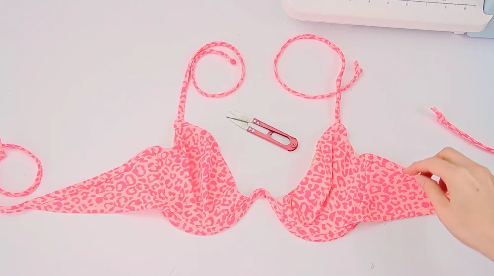Clase de swimwear: bra bikini terminado